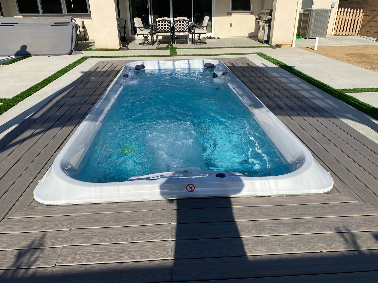 Jacuzzi® J-19™ PowerActive™ Swim Spa Package - Platinum Smoked Ebony