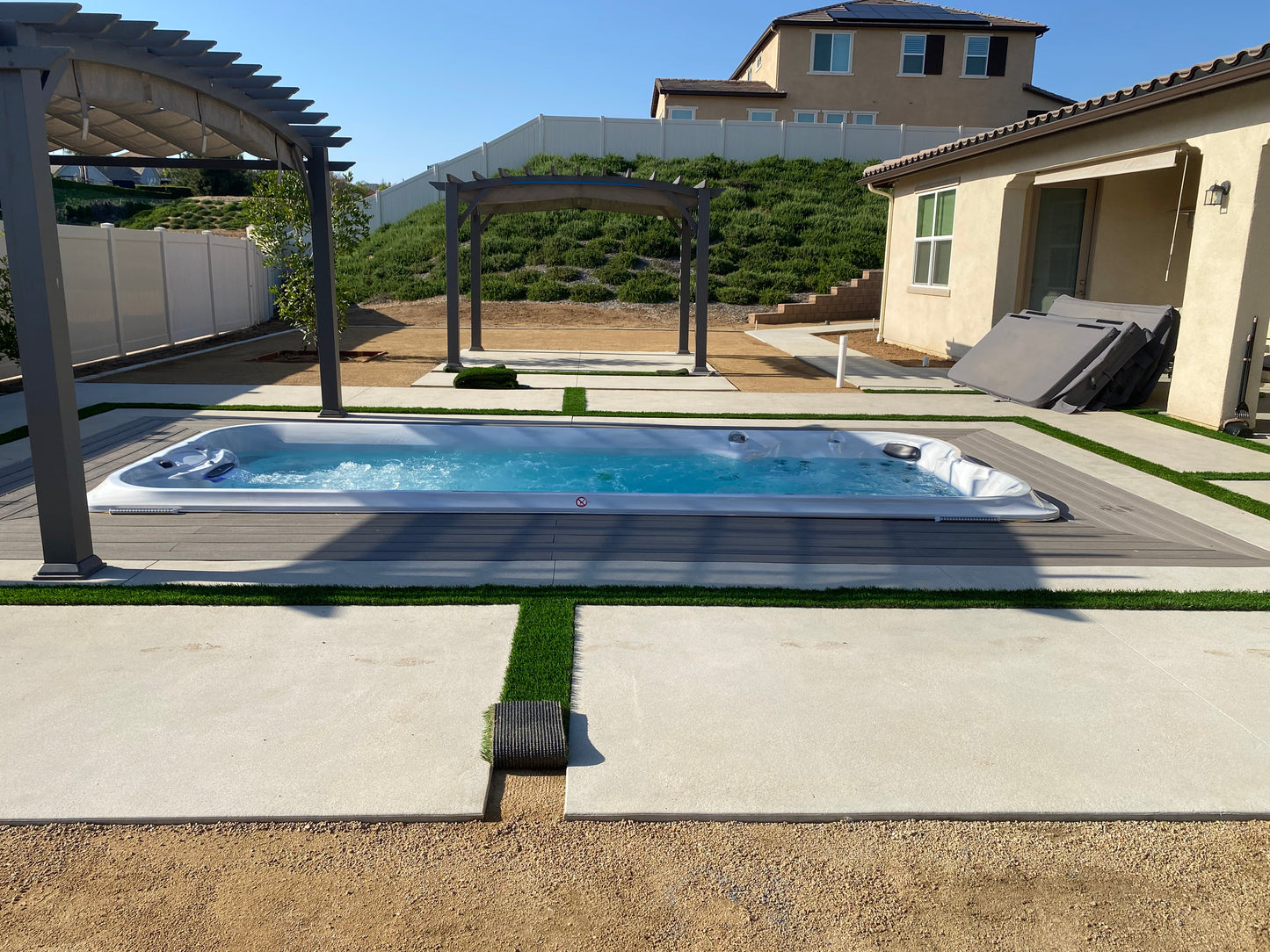 Jacuzzi® J-19™ PowerActive™ Swim Spa Package - Platinum Smoked Ebony