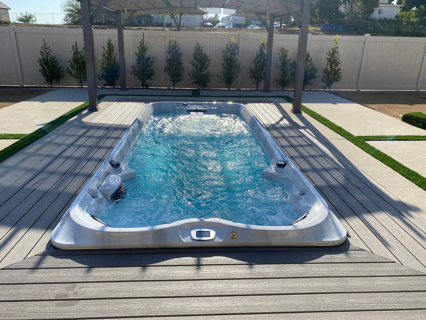 Jacuzzi® J-19™ PowerActive™ Swim Spa Package - Platinum Smoked Ebony