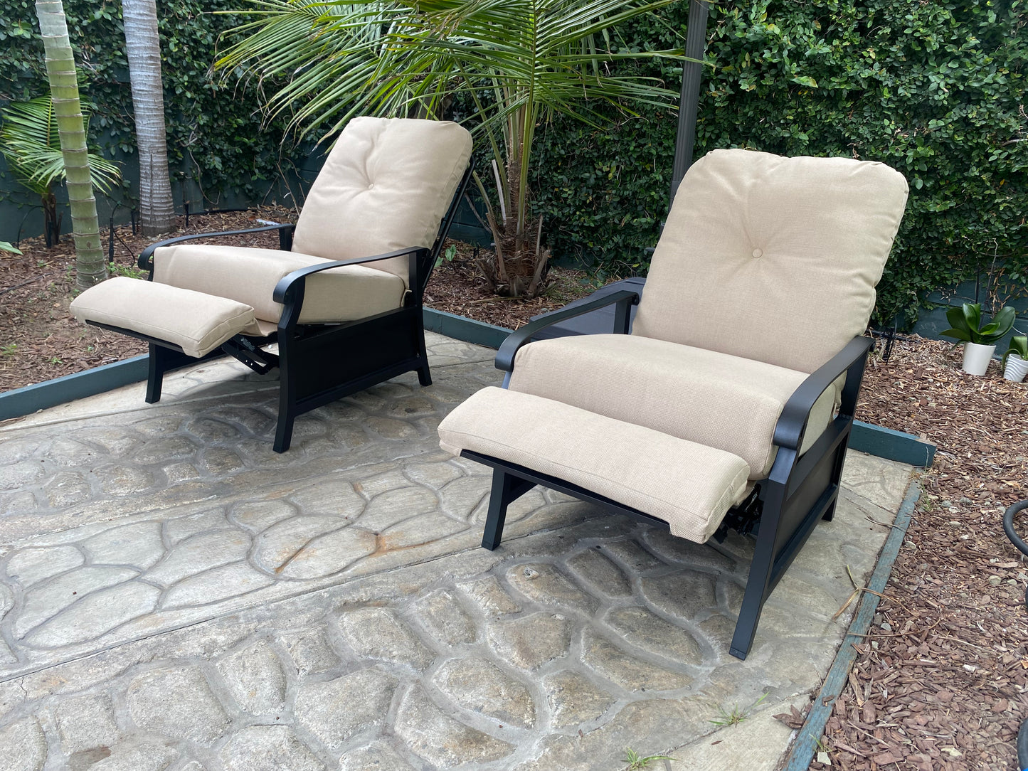 Woodard Cortland Cushion Recliner 4Z0435 - Textured Black / Michelangelo Toast