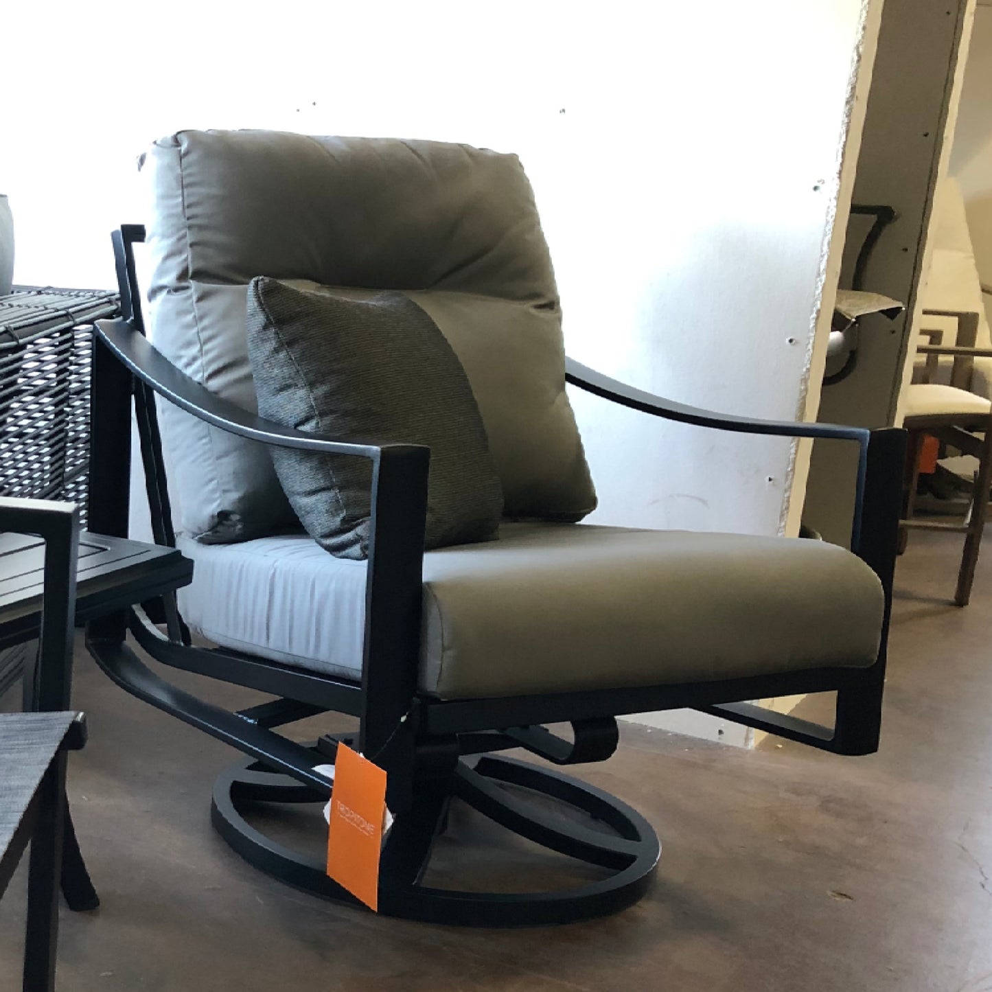 Tropitone Kenzo Cushion Swivel Action Lounger 391425NT - Obsidian / Charcoal