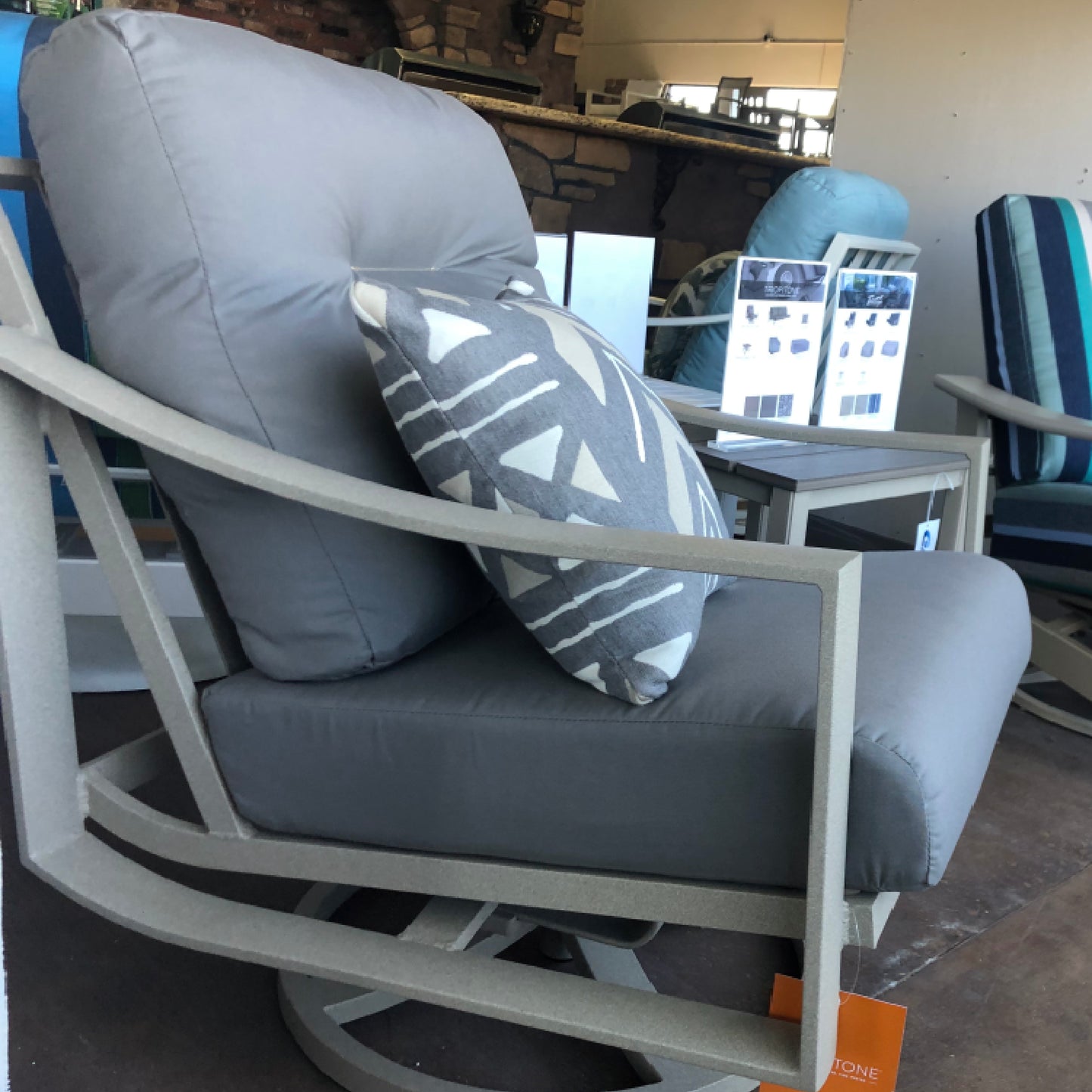 Tropitone Kenzo Cushion Swivel Action Lounger 391425NT - Moab / Graphite
