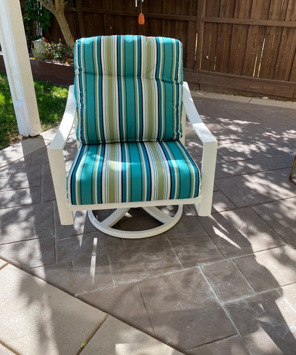 Tropitone Kenzo Cushion Swivel Action Lounger 391425NT - Shell / Seaglass