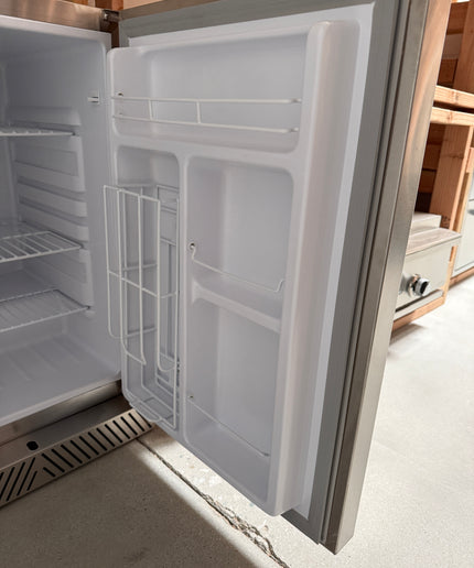 Delta Heat 20-1/2"W x 23"D x 33-5/8"H Outdoor Refrigerator w/ Lock (Reversible Hinge) DHOR20 (Display Model - Open Box - No Warranty)
