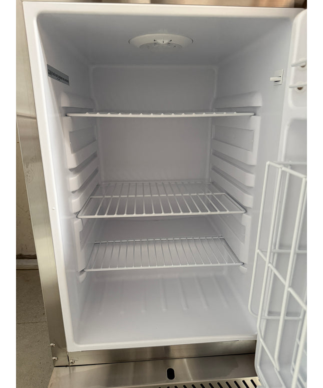 Delta Heat 20-1/2"W x 23"D x 33-5/8"H Outdoor Refrigerator w/ Lock (Reversible Hinge) DHOR20 (Display Model - Open Box)