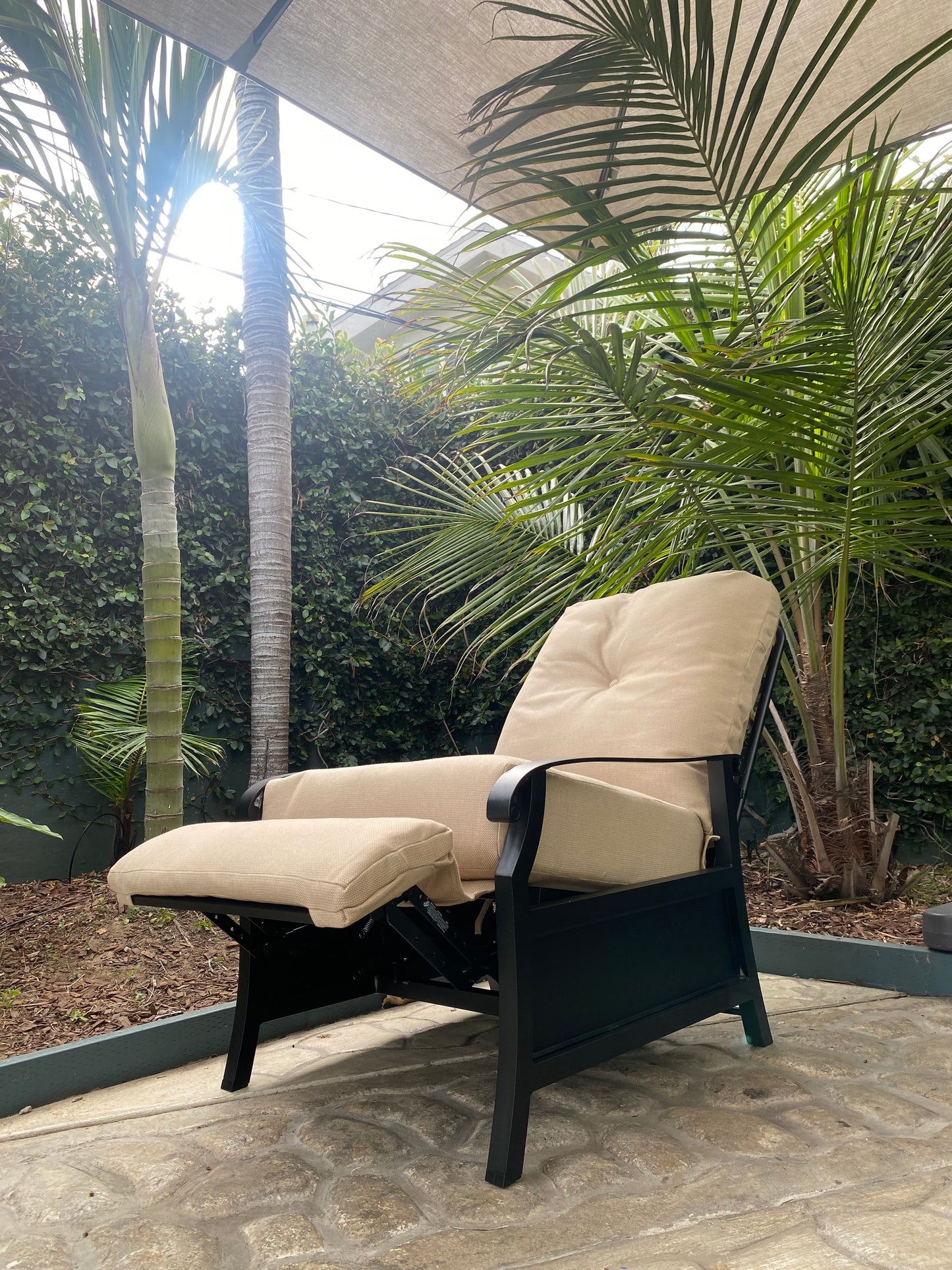 Woodard Cortland Cushion Recliner 4Z0435 - Textured Black / Michelangelo Toast