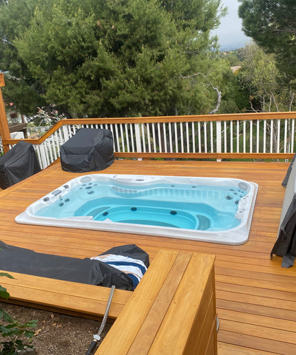 Jacuzzi® J-13™ PowerPlay™ Swim Spa Package - Platinum Smoked Ebony