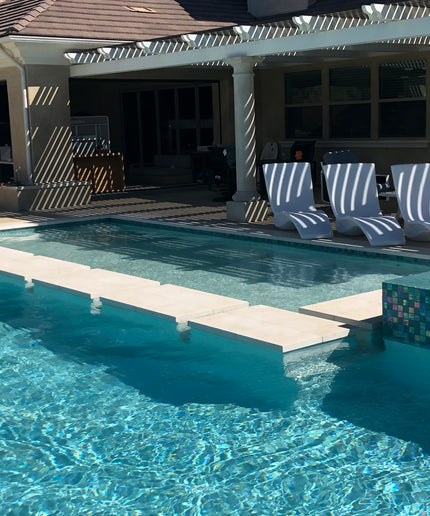 Tropitone Curve Marine Grade Polymer Chaise Lounge w/ Riser 3A1533-08 - Bright White