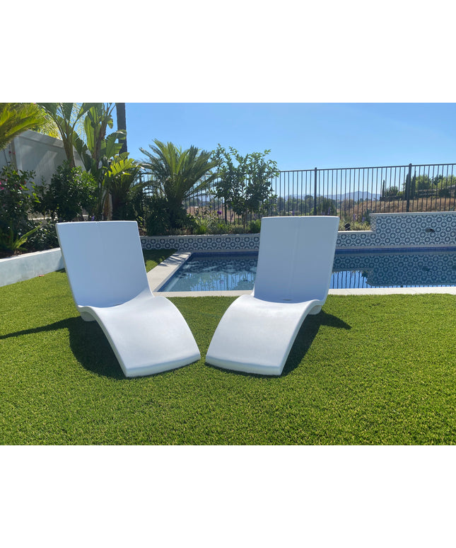Tropitone Curve Marine Grade Polymer Chaise Lounge 3A1533-04 - Bright White