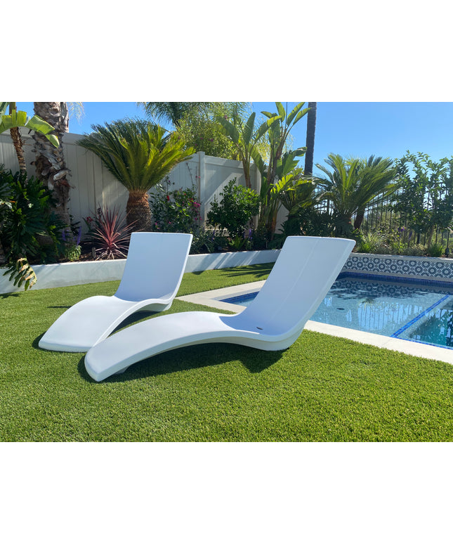 Tropitone Curve Marine Grade Polymer Chaise Lounge 3A1533-04 - Bright White