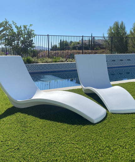 Tropitone Curve Marine Grade Polymer Chaise Lounge 3A1533-04 - Bright White