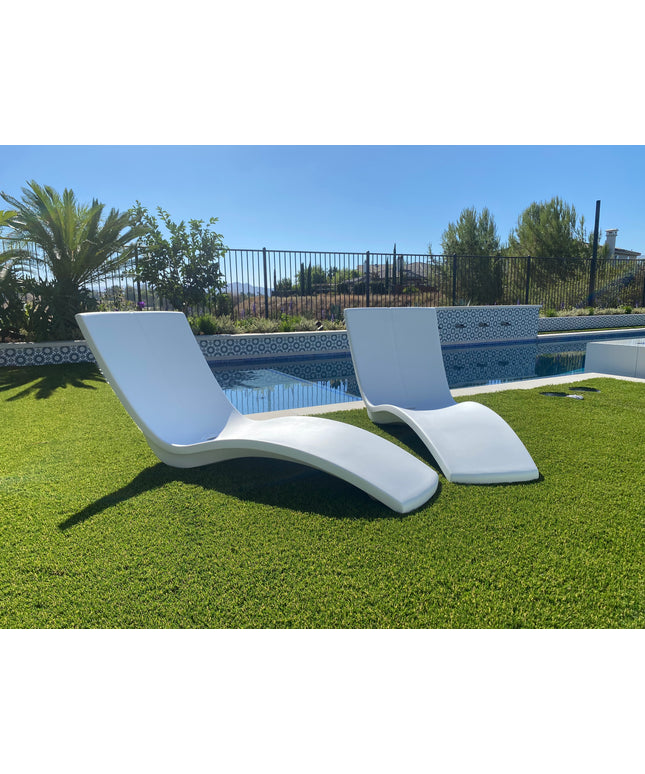 Tropitone Curve Marine Grade Polymer Chaise Lounge 3A1533-04 - Bright White