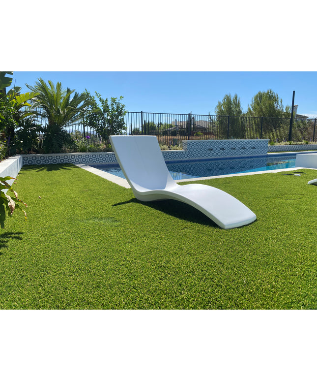 Tropitone Curve Marine Grade Polymer Chaise Lounge 3A1533-04 - Bright White
