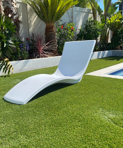 Tropitone Curve Marine Grade Polymer Chaise Lounge 3A1533-04 - Bright White