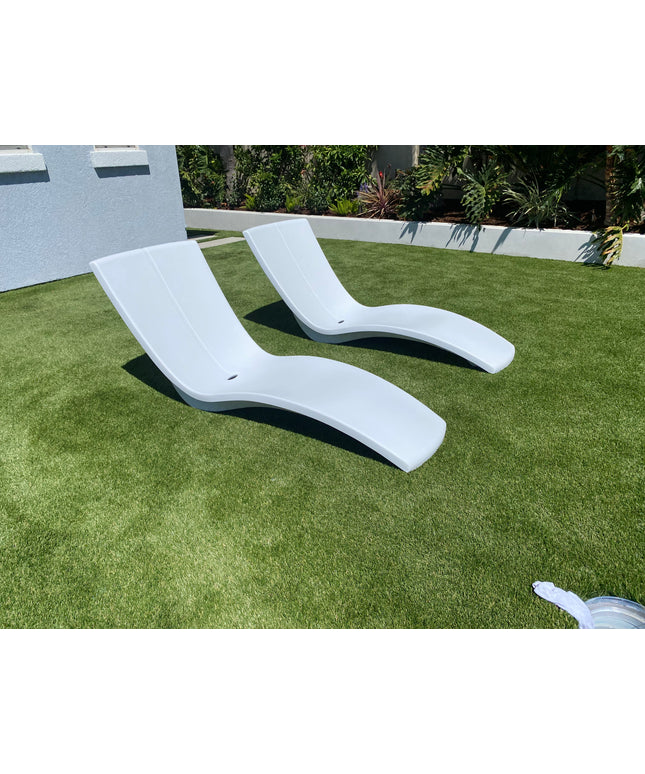 Tropitone Curve Marine Grade Polymer Chaise Lounge 3A1533-04 - Bright White