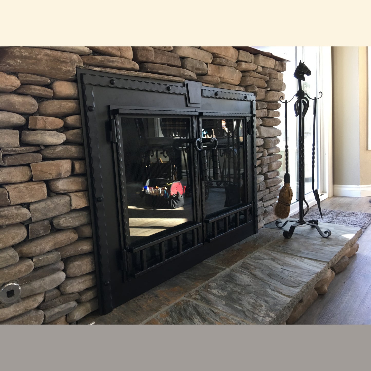 Thor Traditional Fireplace Doors with Keystone - Textured Black